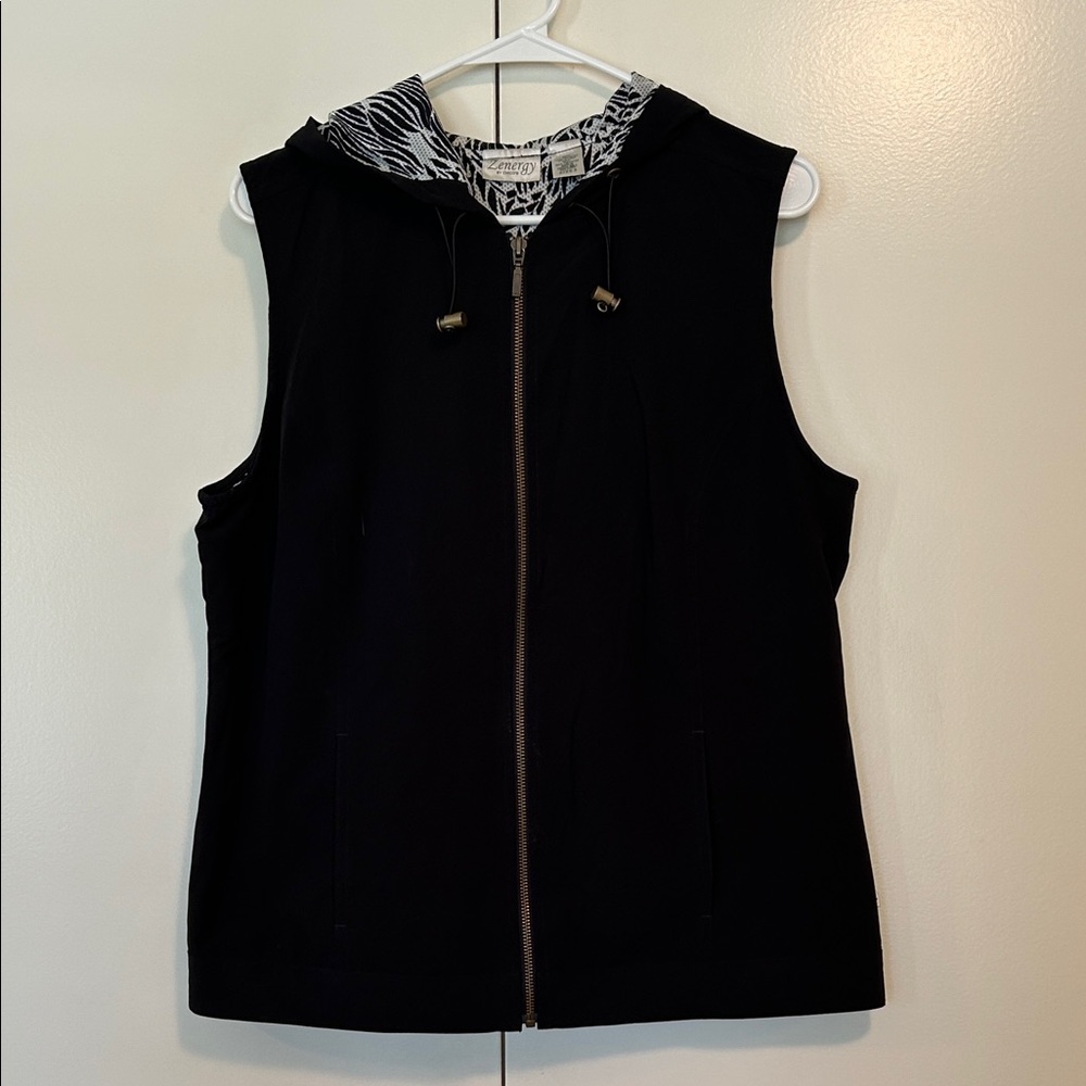 Black Sleeveless Hoodie with Patterned Hood and interior